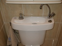 WiCi Concept Handwaschbecken für Gäste WC direkt an das WC anpassbar - Frau G (Frankreich - 83) - 1 auf 2
